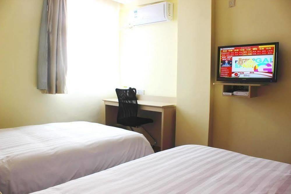 Hanting Hotel Yibin Zhongshan Street Kültér fotó